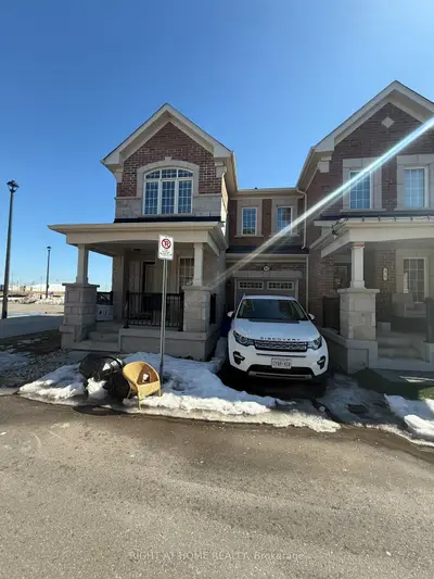 Att/Row/Townhouse in Milton