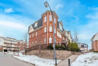 710 Neighbourhood Circle #3, Mississauga, On L5b 0b4
