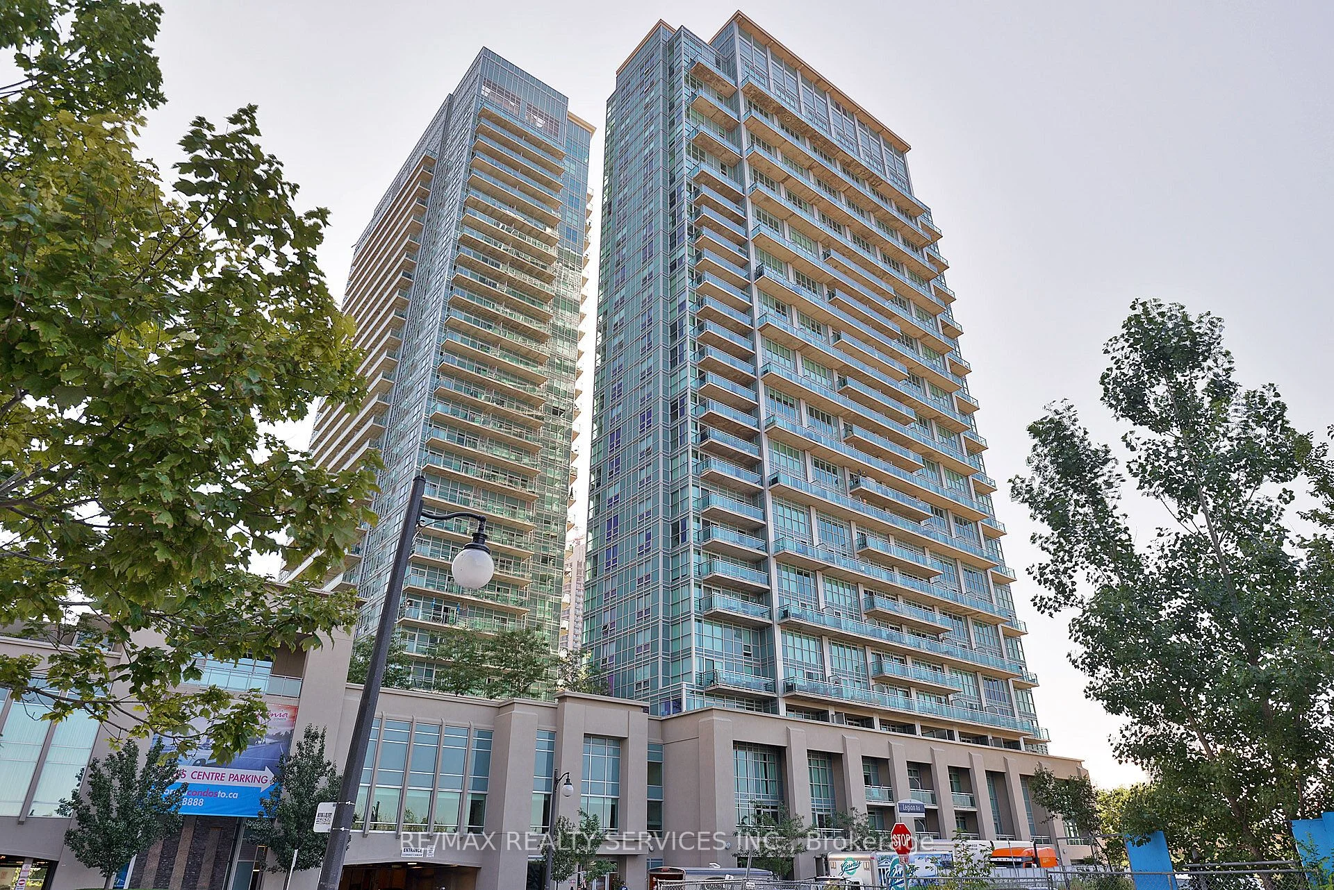 165 Legion Road 729, Toronto W06, On M8y 0b3