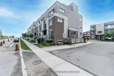 Condo Townhouse in Oakville