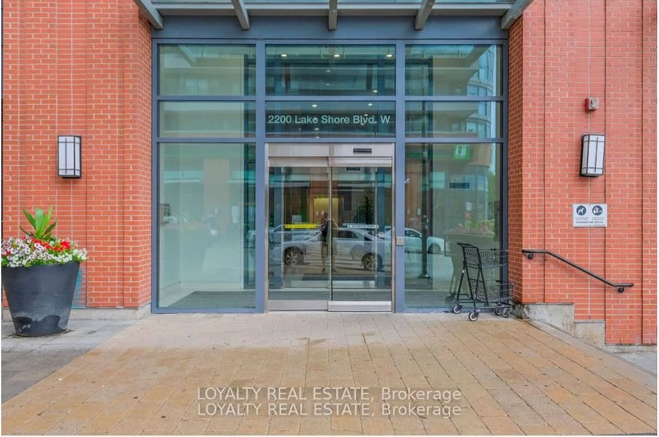 2200 Lakeshore Boulevard W 3006, Toronto W06, ON M8V 1A4