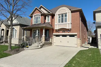 Detached in Oakville