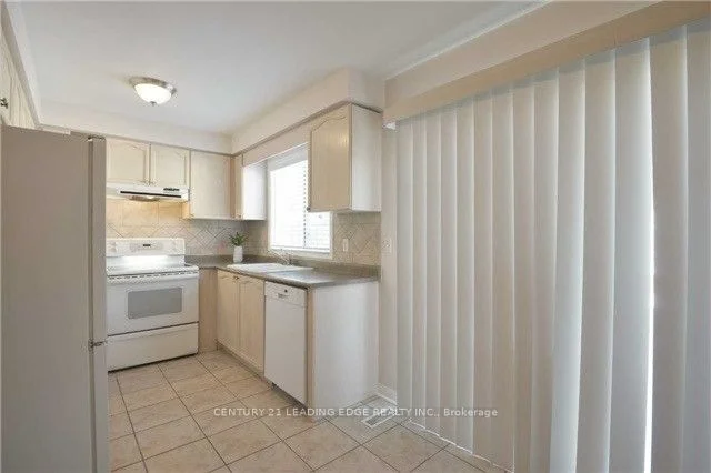 3259 High Springs Crescent, Mississauga, ON L5B 4G7