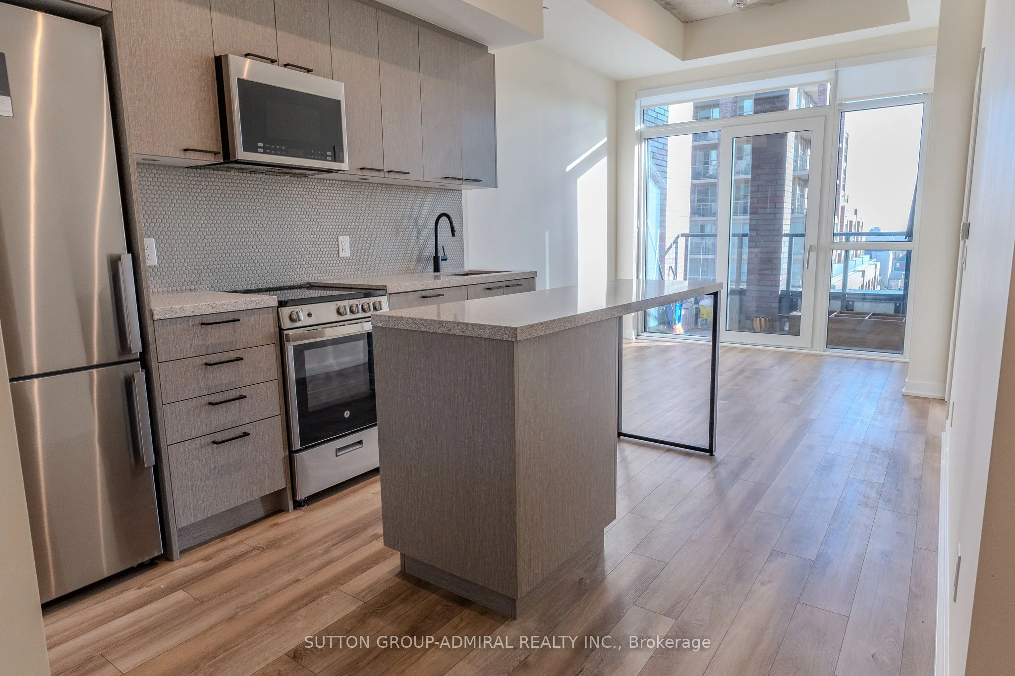 1808 St Clair Avenue W 613, Toronto W03, ON M6N 0C1