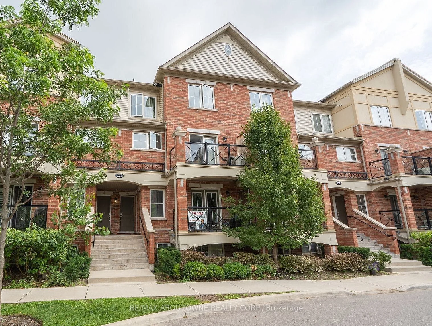 Condo Townhouse in Oakville