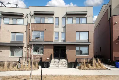 Condo Townhouse in Toronto