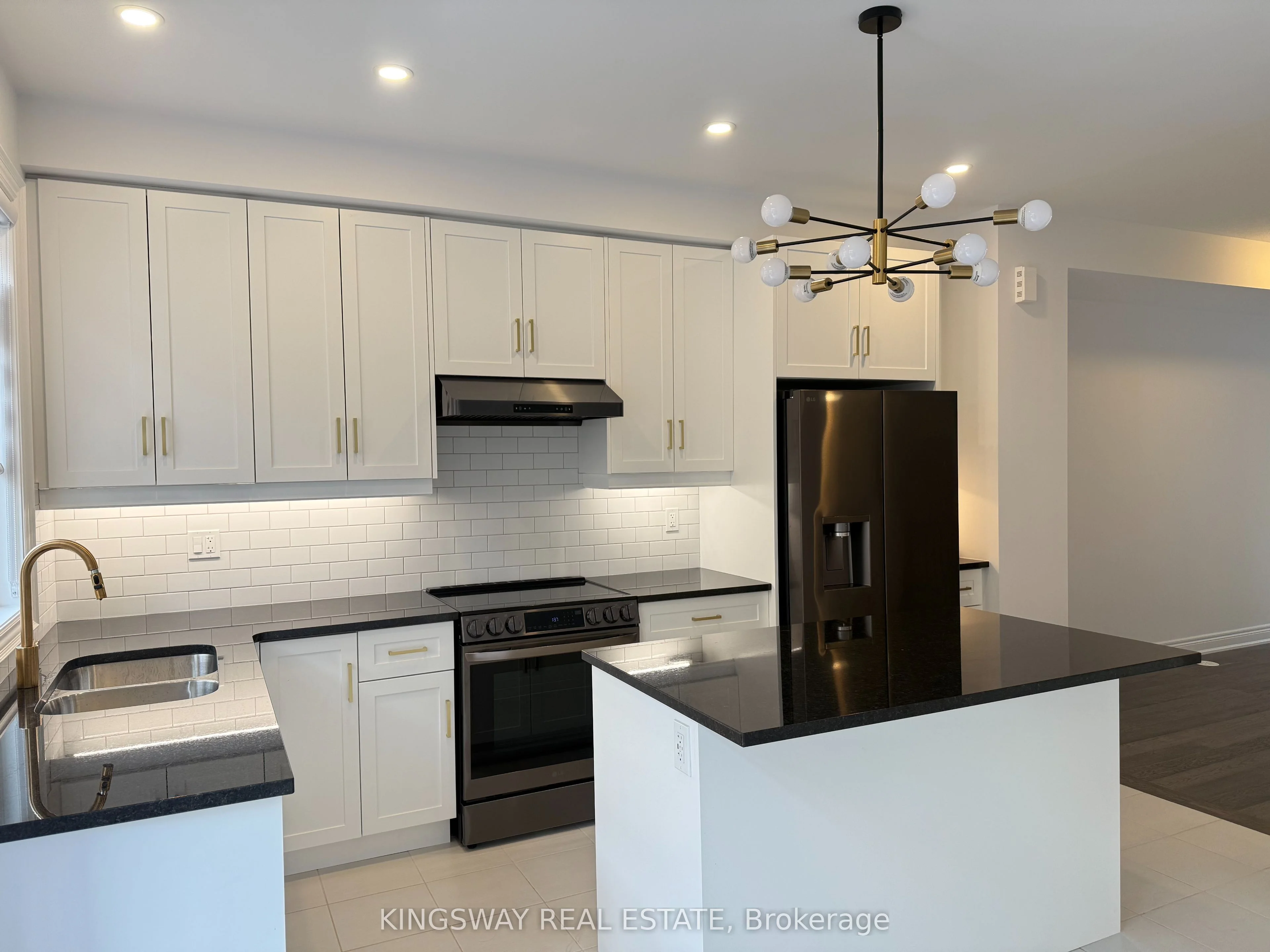 Att/Row/Townhouse in Oakville