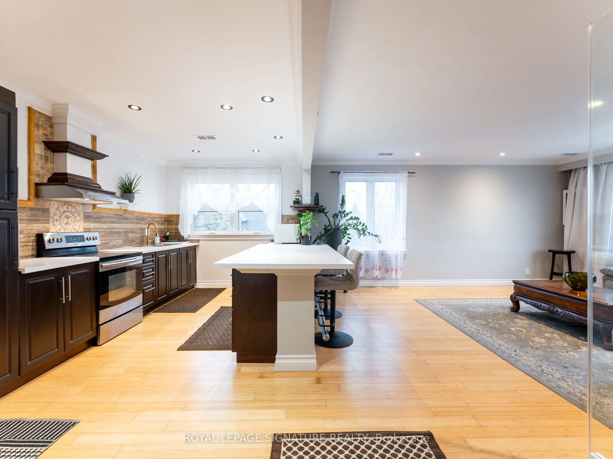 Upper Level in Toronto