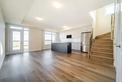 Condo Townhouse in Milton