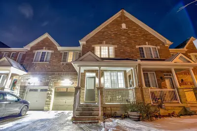 Att/Row/Townhouse in Brampton