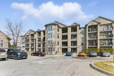 Condo Apartment in Milton