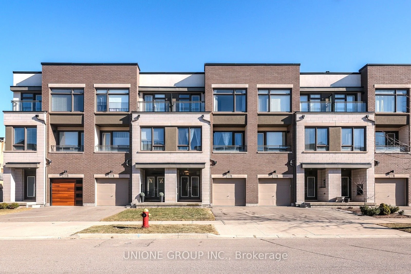 Att/Row/Townhouse in Oakville
