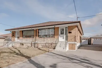 160 Spenvalley Drive, Toronto W05, On M3l 1z7