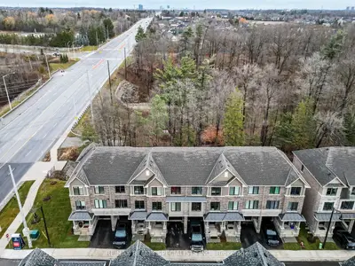 Att/Row/Townhouse in Brampton