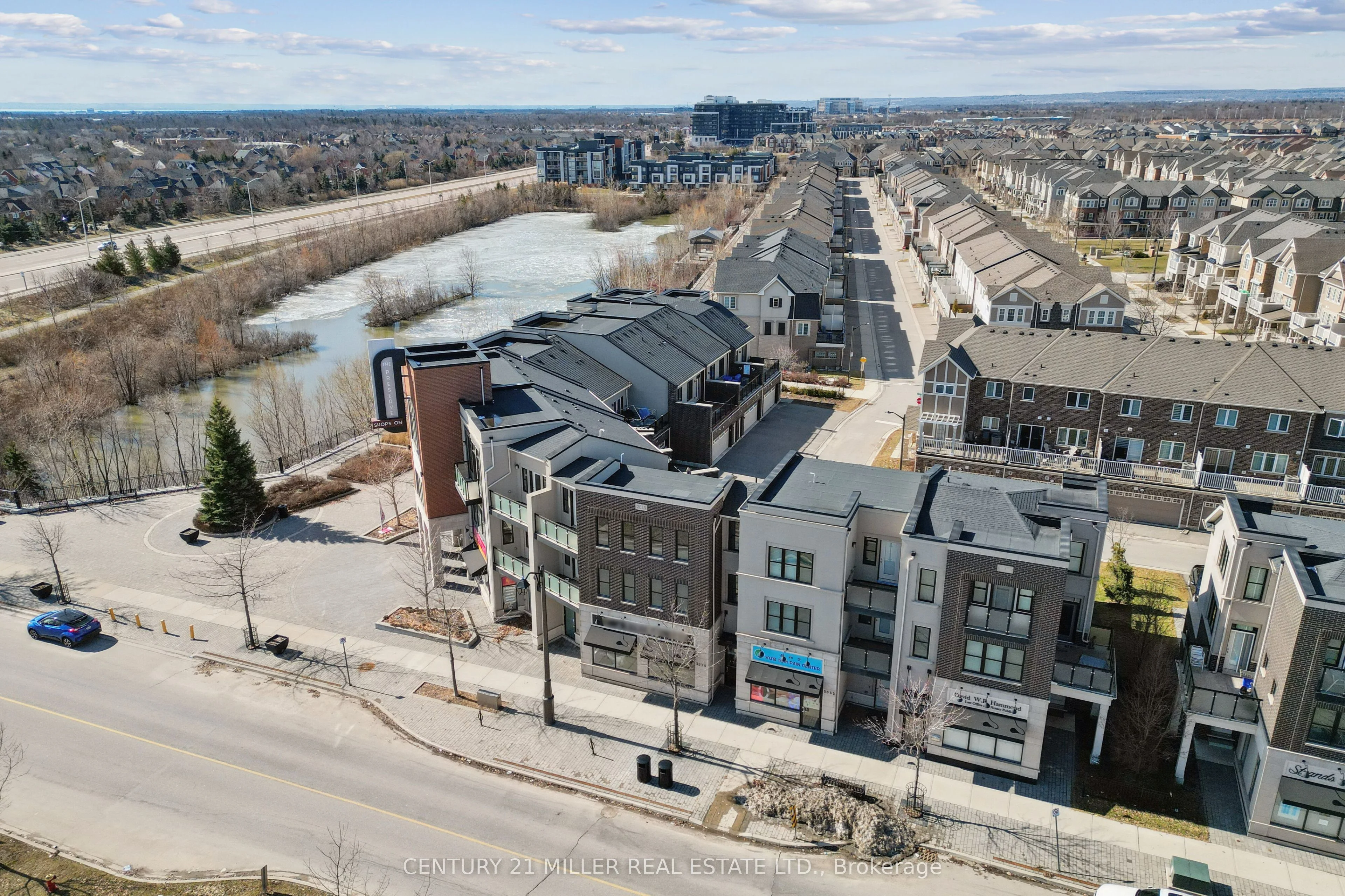 Att/Row/Townhouse in Oakville