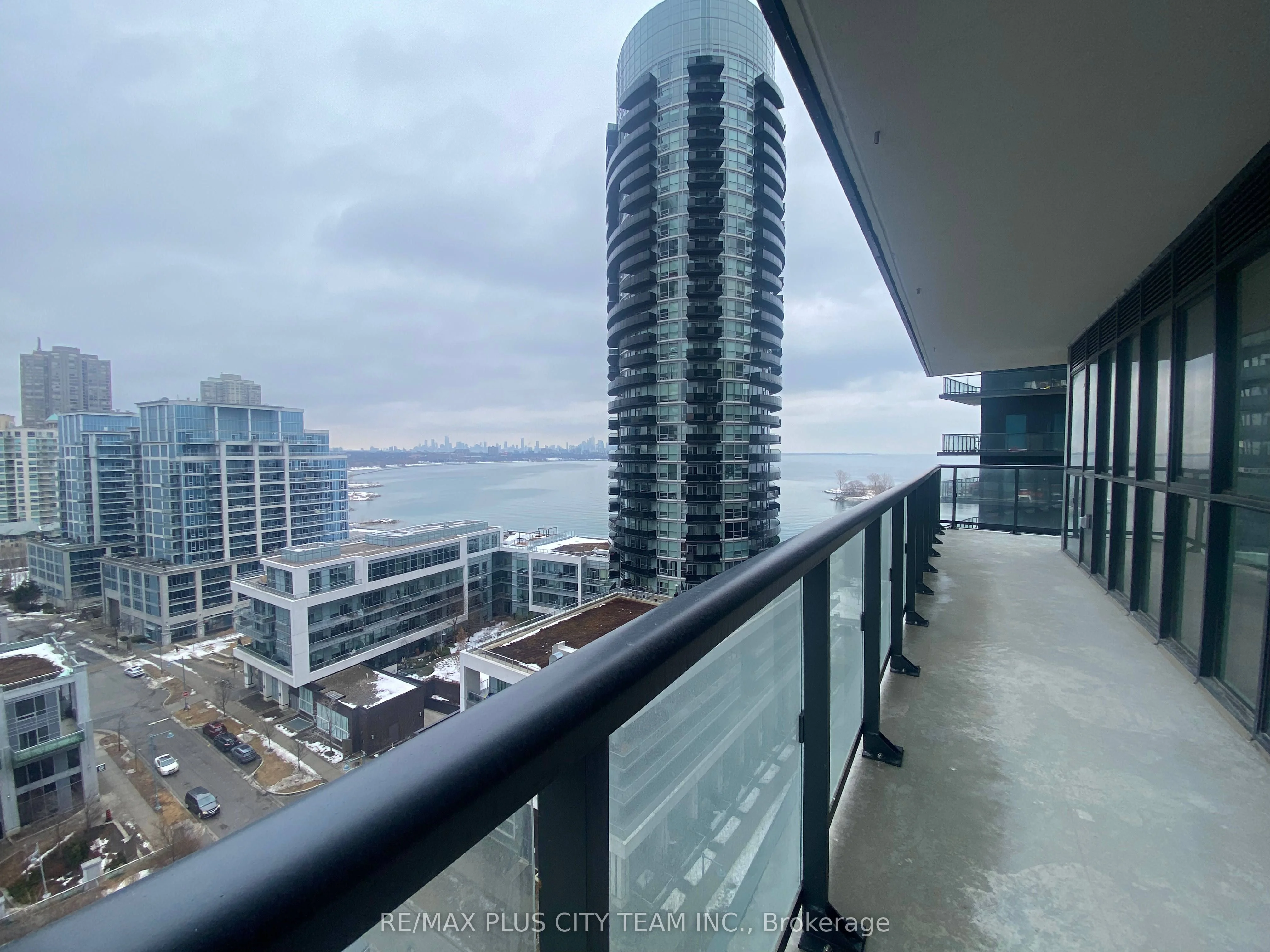 38 Annie Craig Drive 1402, Toronto W06, ON M8V 0G9