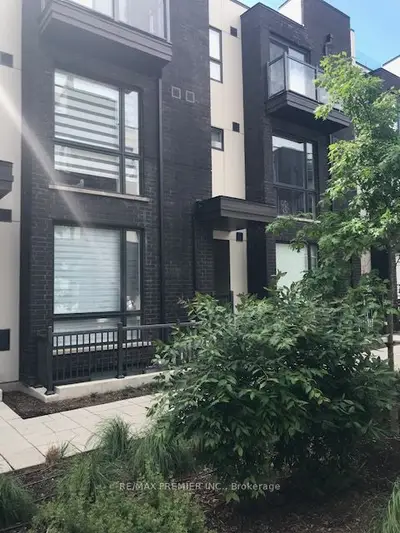 24 Fieldway Road 15, Toronto W08, On M8z 0e3