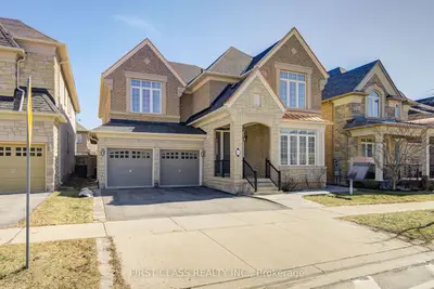 Detached in Oakville