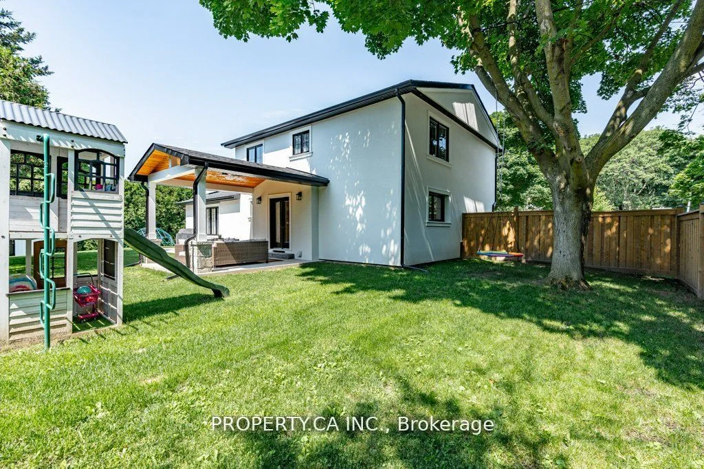 250 Rambler Court, Oakville, ON L6H 3A6