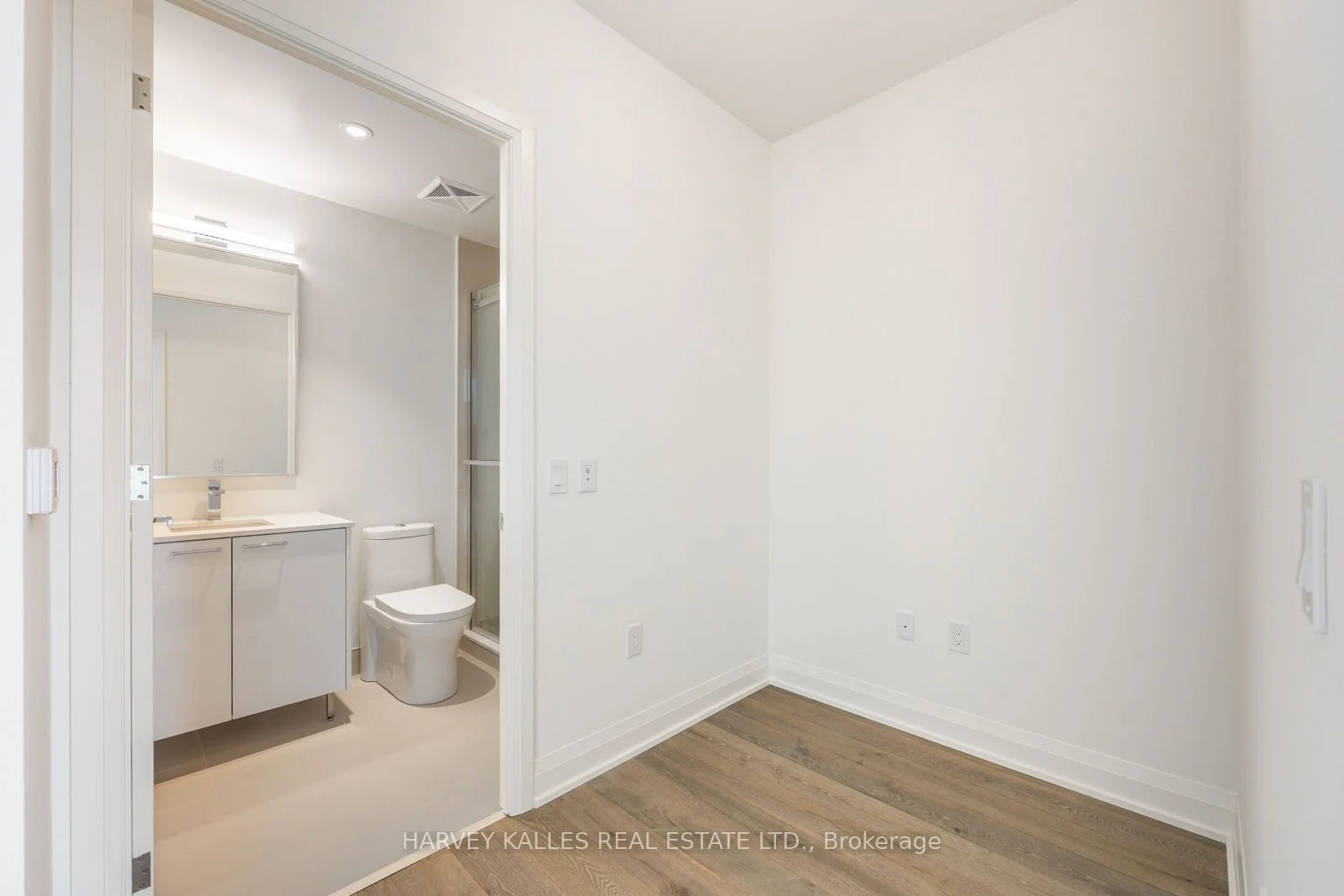 293 The Kingsway 609, Toronto W08, ON M9A 0E8