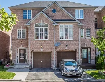Att/Row/Townhouse in Brampton