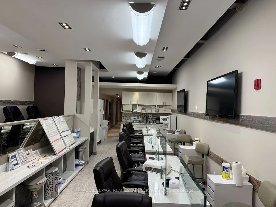 146 Lakeshore Road W A01009A, Oakville, ON L6K 1E4