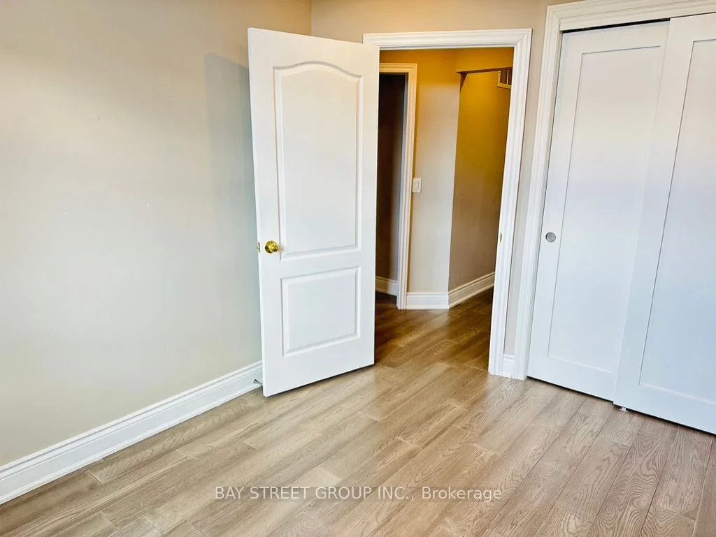 4948 Southampton Drive Main, Mississauga, On L5m 7p9