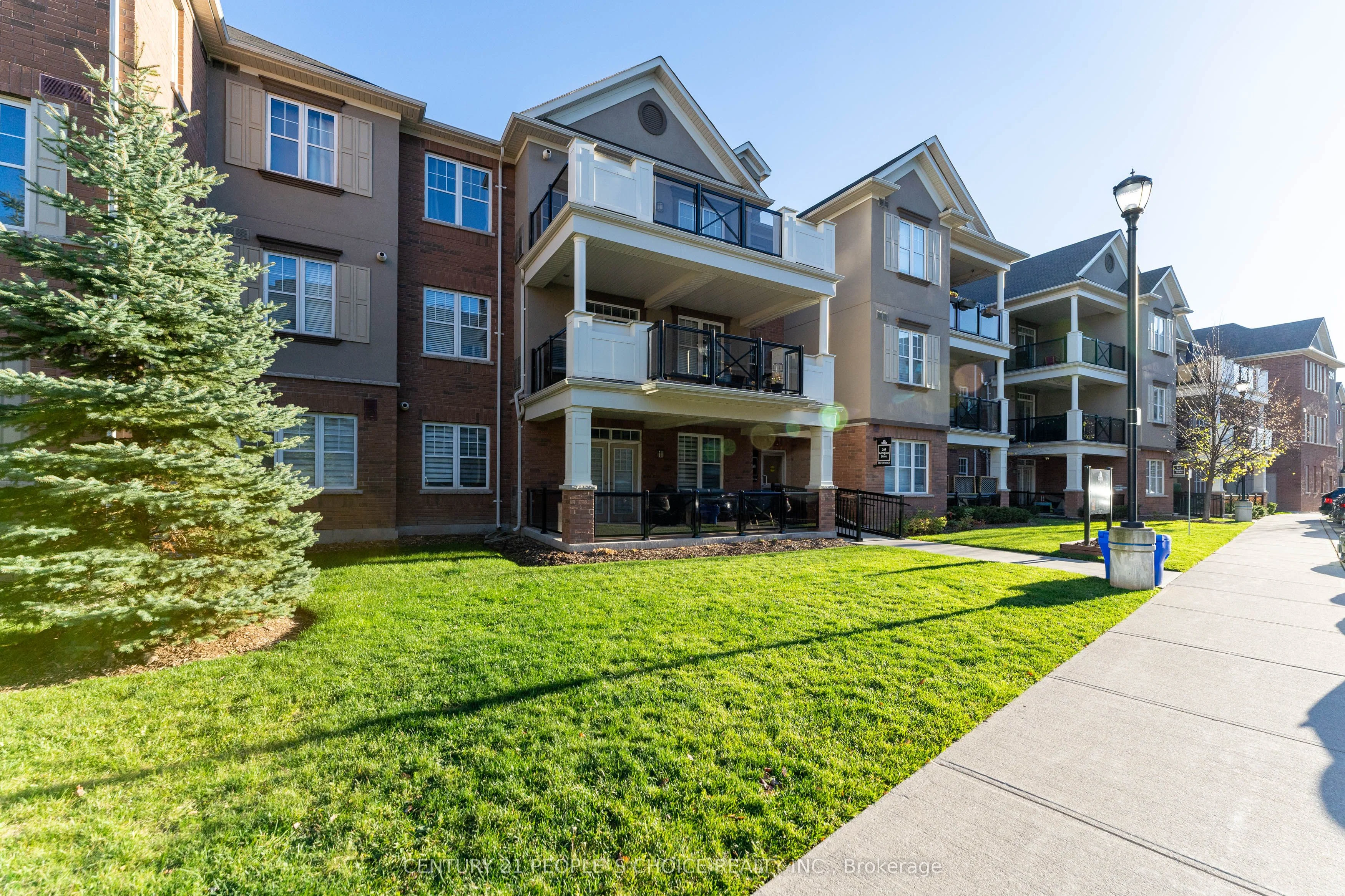 Condo Townhouse in Oakville