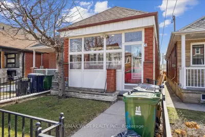 31 Teignmouth Avenue, Toronto W03, On M6e 1s6