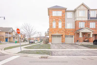 Att/Row/Townhouse in Brampton