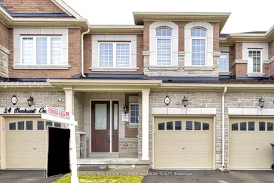 Att/Row/Townhouse in Brampton