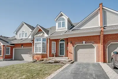 Condo Townhouse in Burlington