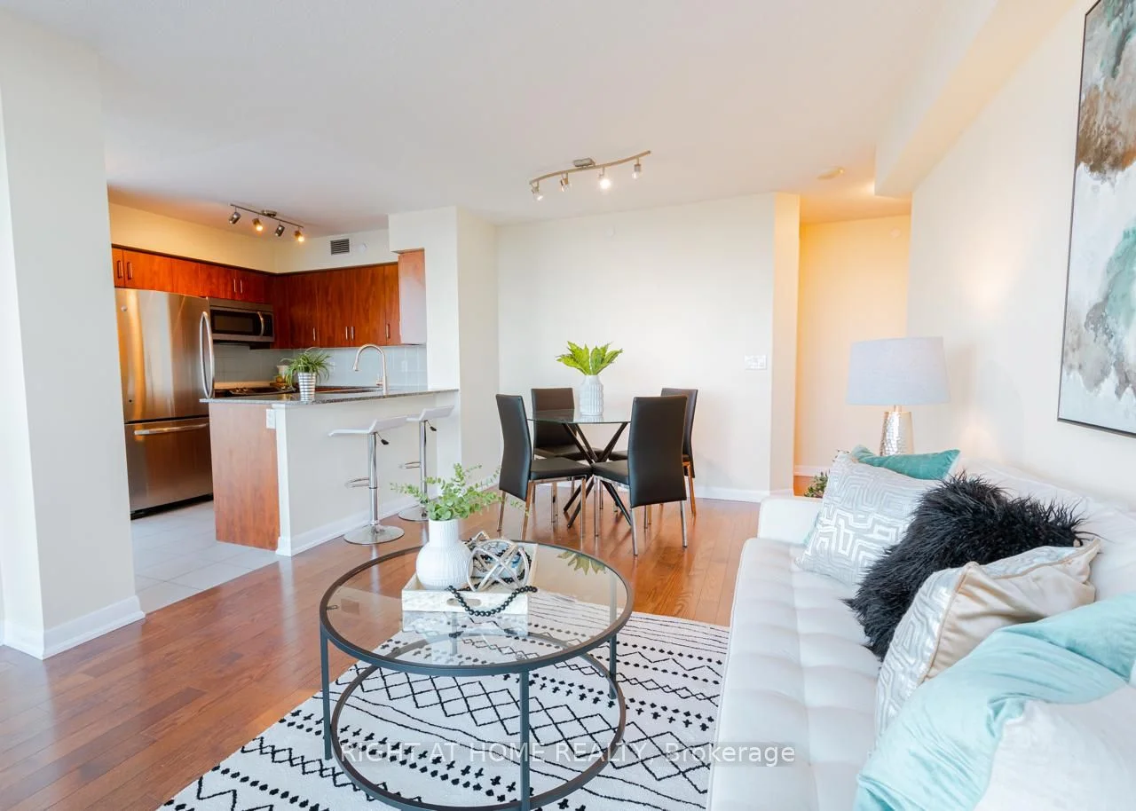 215 Sherway Gardens Road 502, Toronto W08, On M9c 0a4