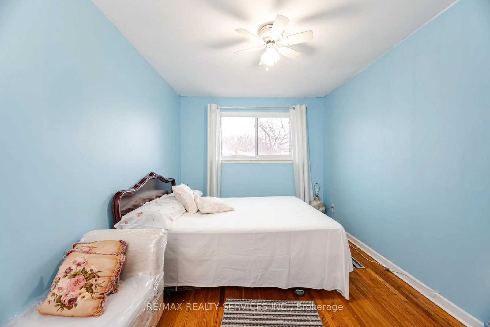 6858 Darcel Avenue, Mississauga, ON L4T 2W5