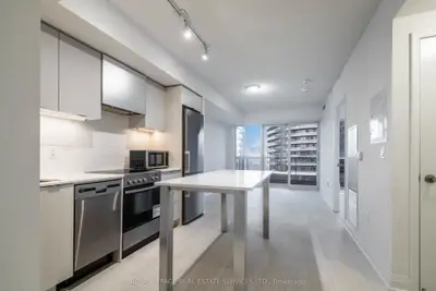 26 Gibbs Road 826, Toronto W08, On M9b 0e8
