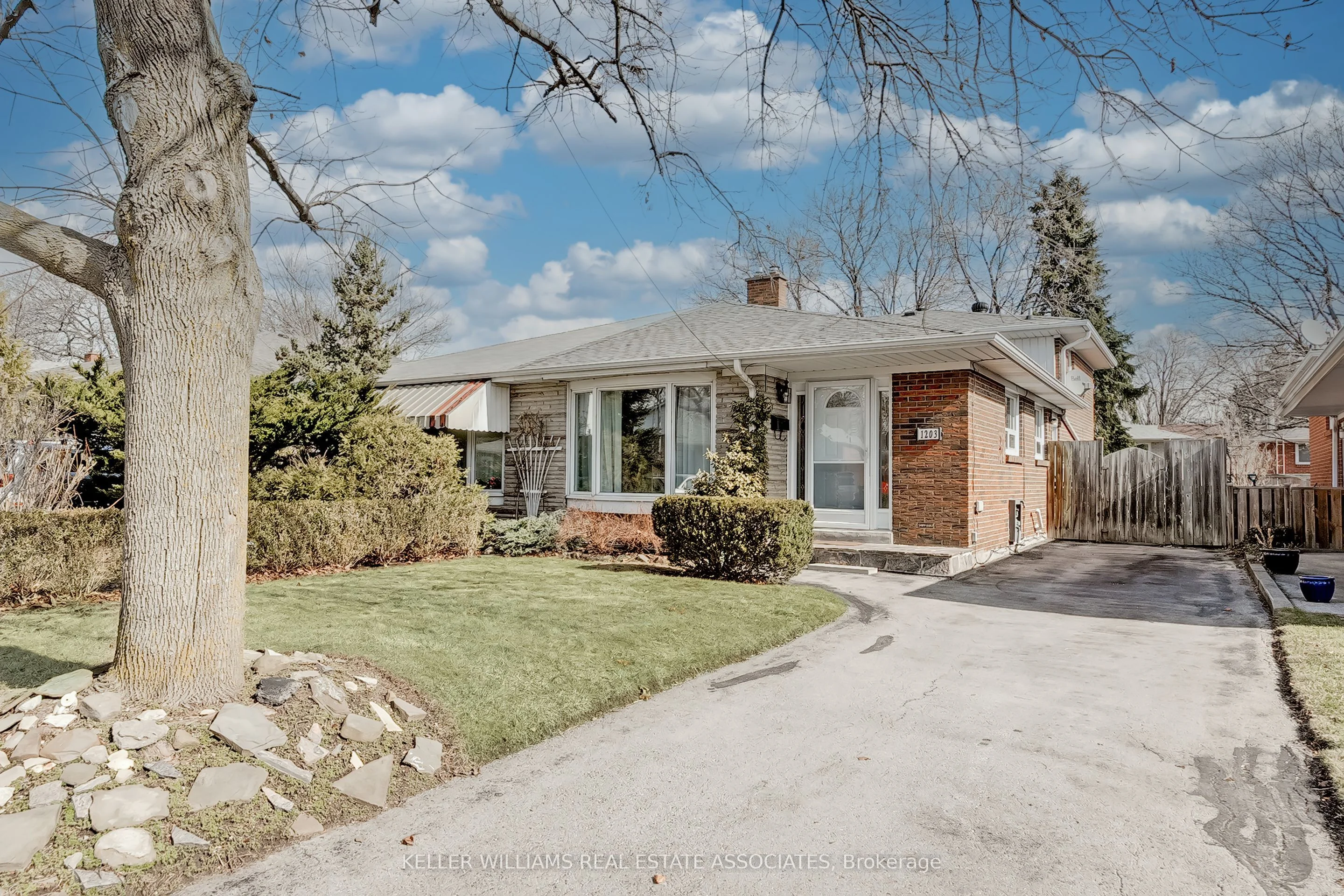 Semi-Detached in Mississauga