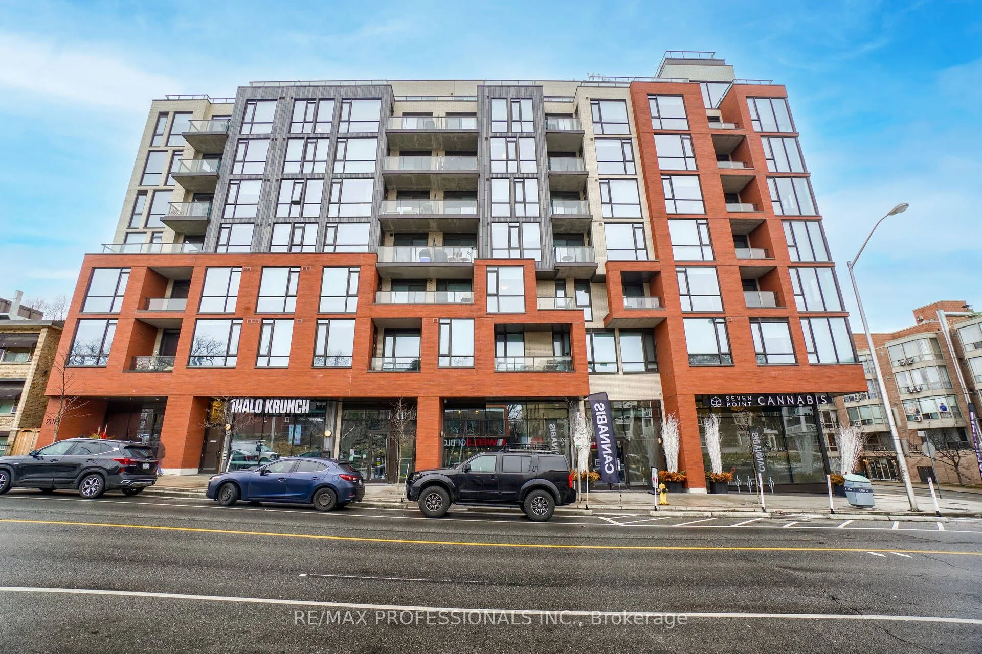 2118 Bloor Street W 508, Toronto W02, On M6s 1m8