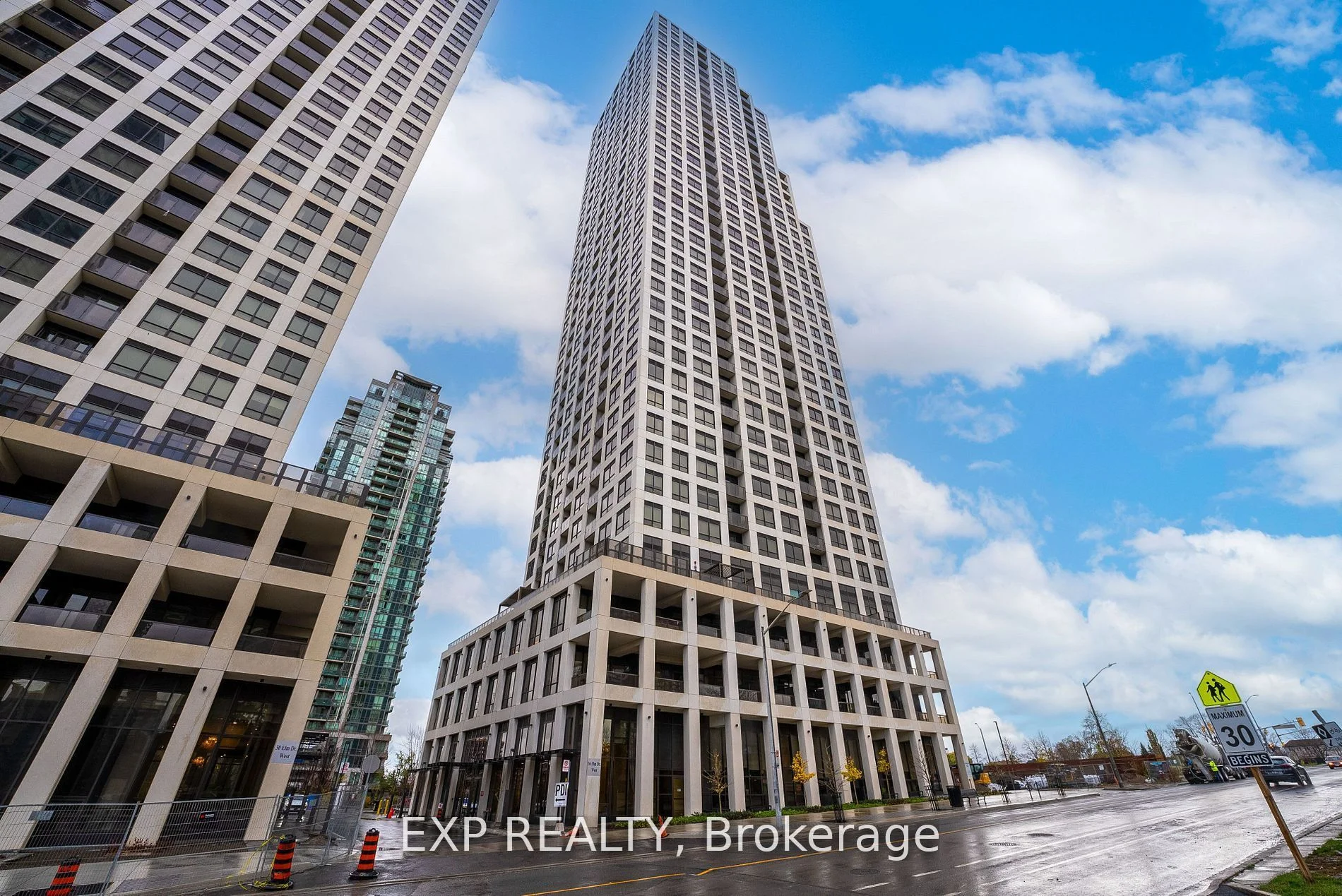 36 Elm Drive W 203, Mississauga, ON L5B 1L9