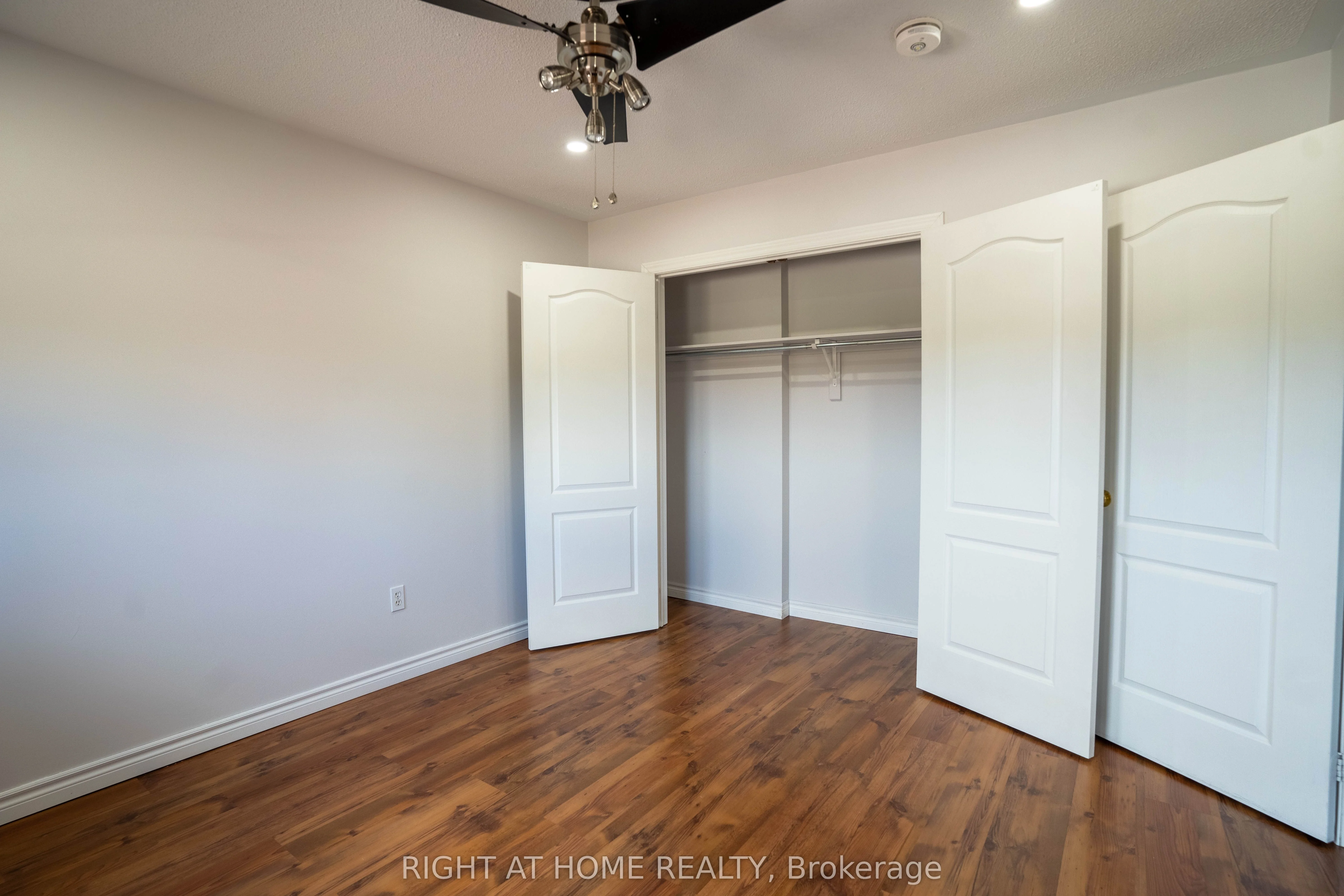 2287 London Mist Court, Mississauga, ON L5M 5Y4