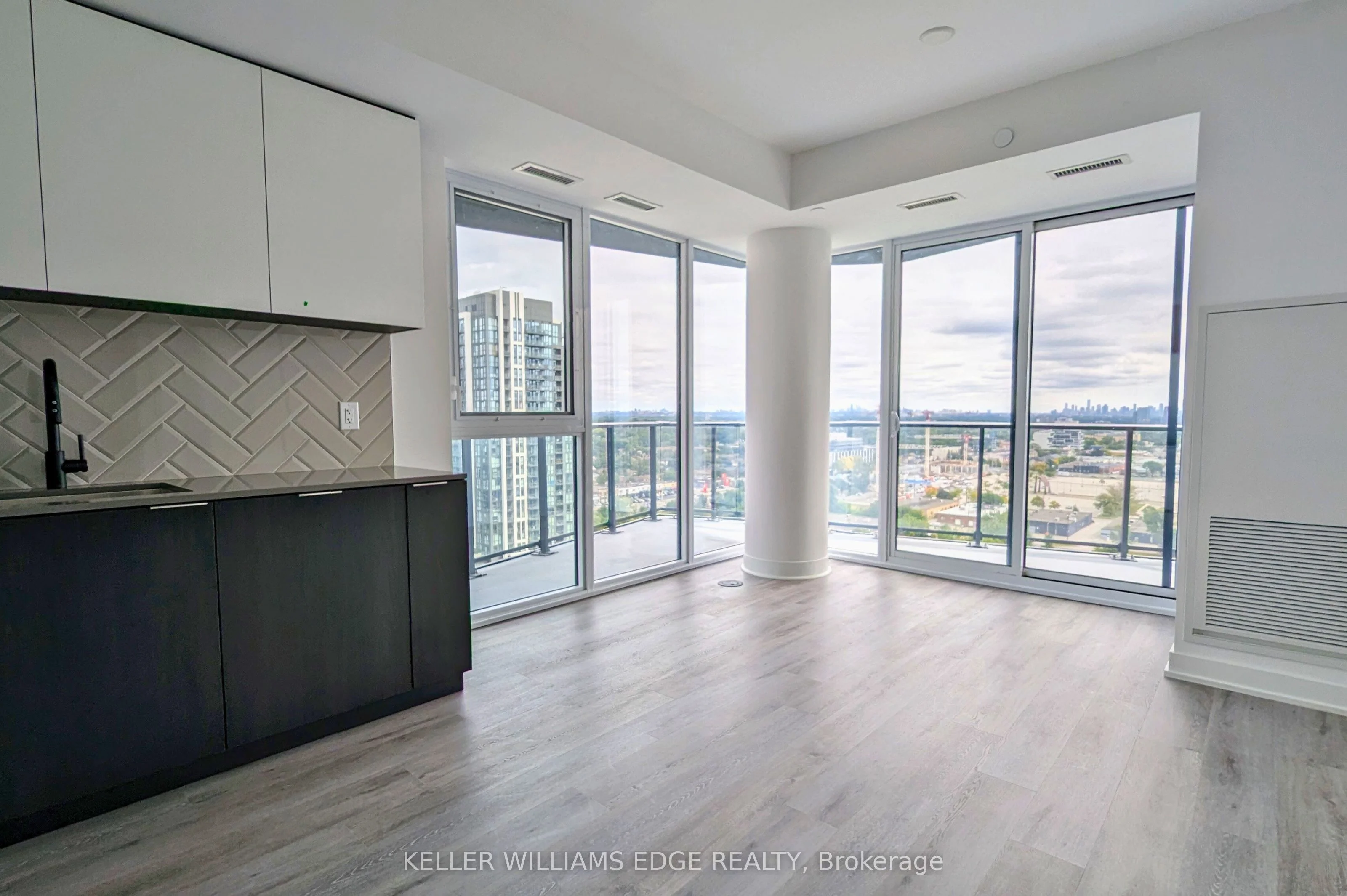 36 Zorra Street 1704, Toronto W08, ON M8Z 0G5
