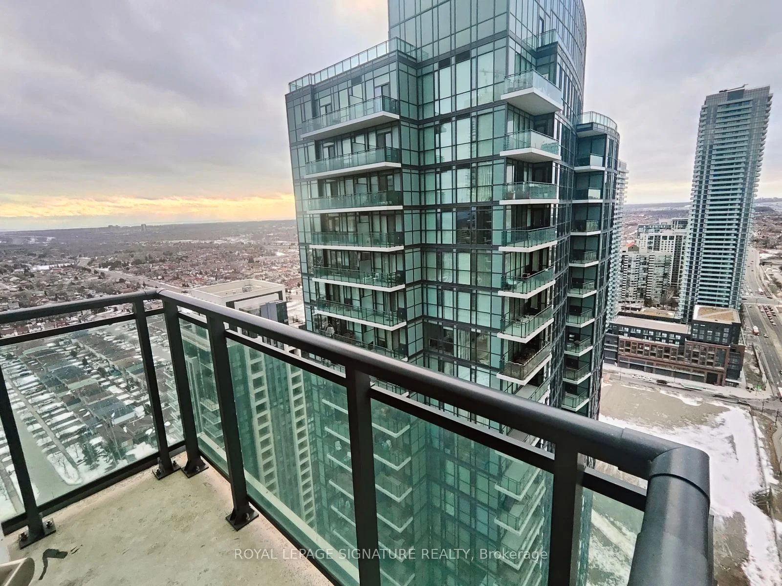 4070 Confederation Parkway 3407, Mississauga, ON L5B 0E9
