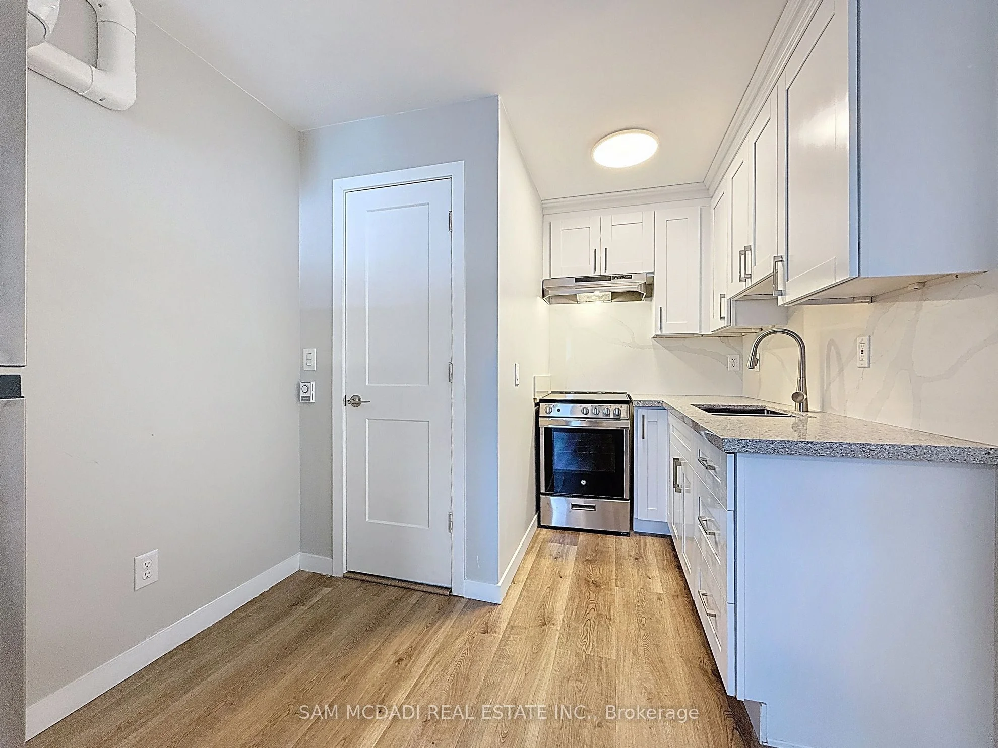 564 St Clarens Avenue Laneway, Toronto W02, On M6h 3w7