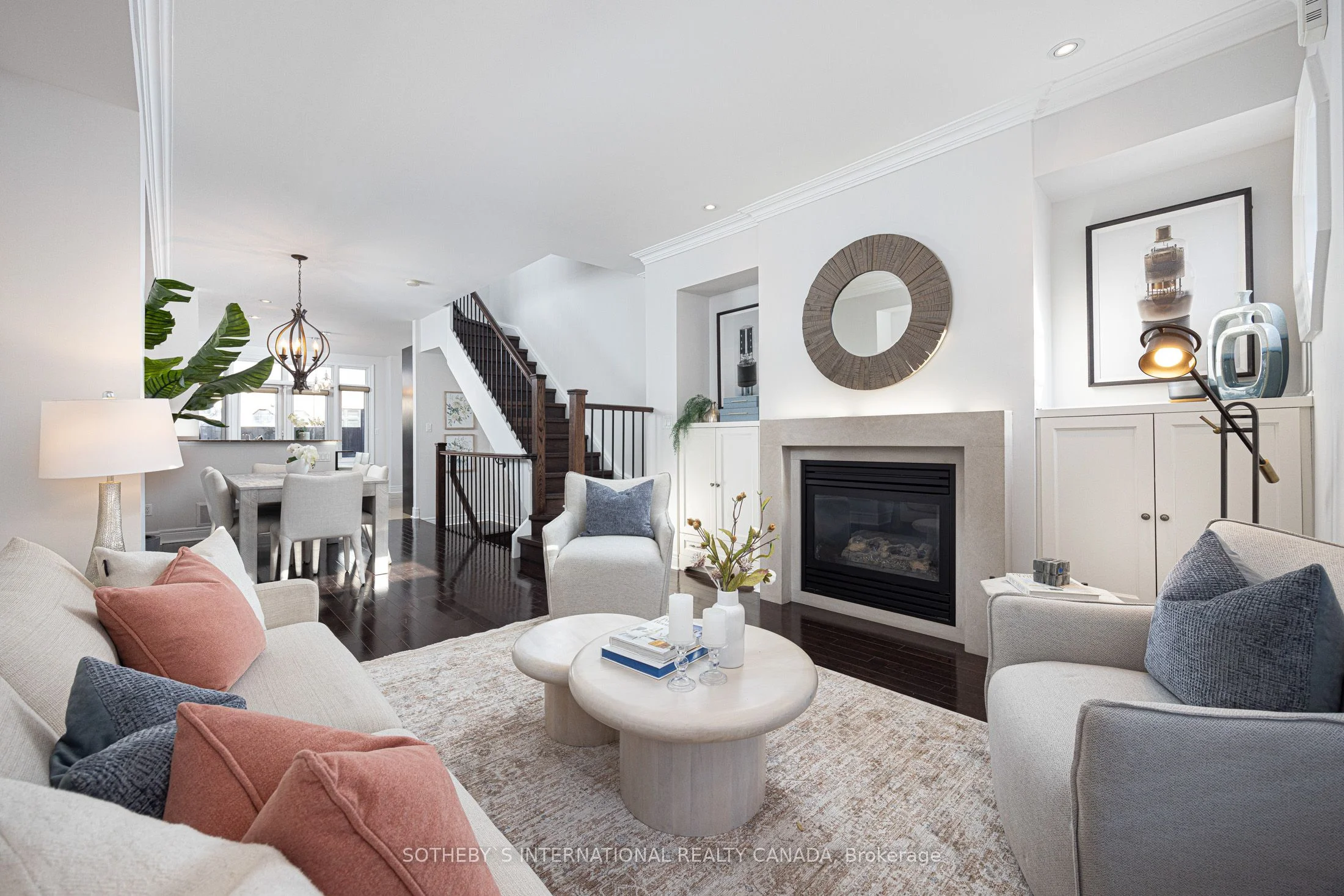 Att/Row/Townhouse in Toronto