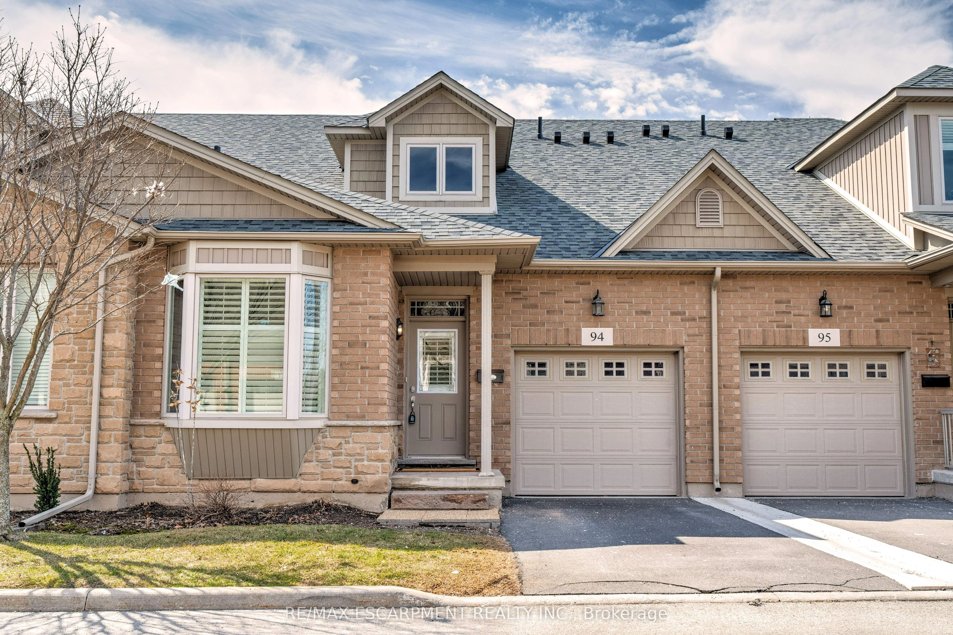 Condo Townhouse in Burlington