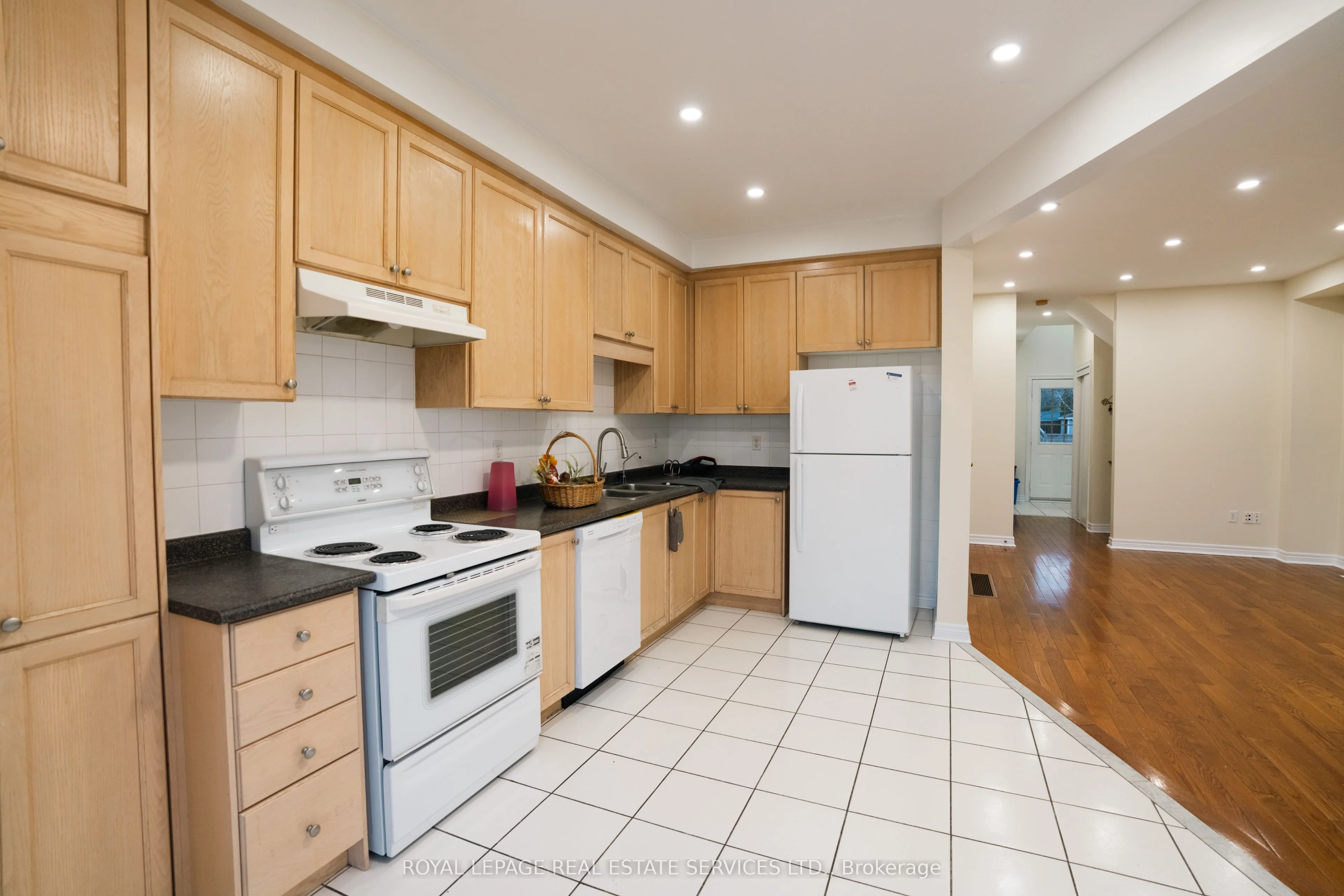 3252 Angel Pass Drive, Mississauga, ON L5M 7J7