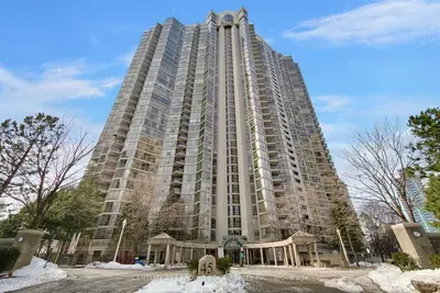45 Kingsbridge Garden Circle 2504, Mississauga, On L5r 3k4
