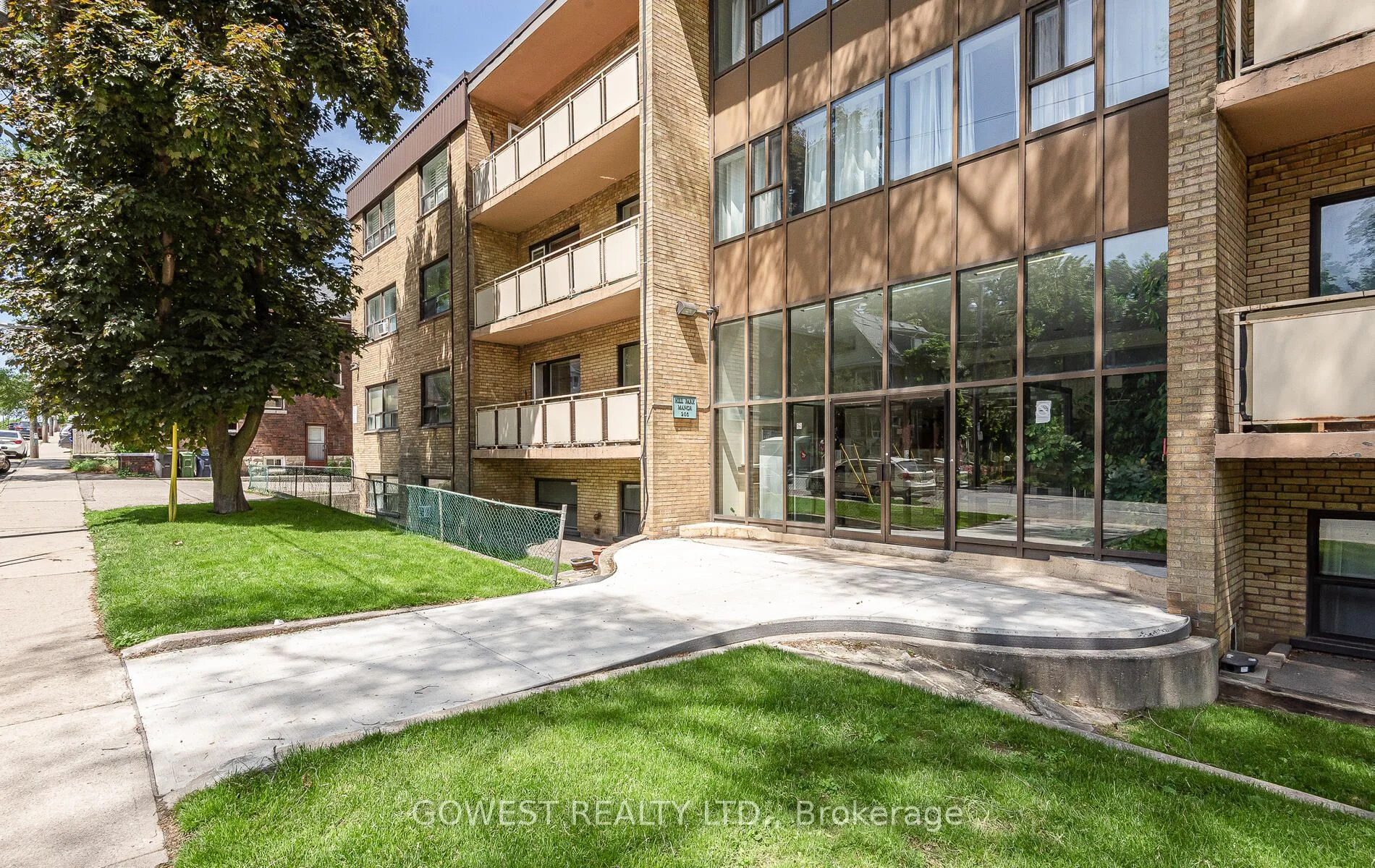 205 Keele Street 301, Toronto W02, ON M6P 2K1