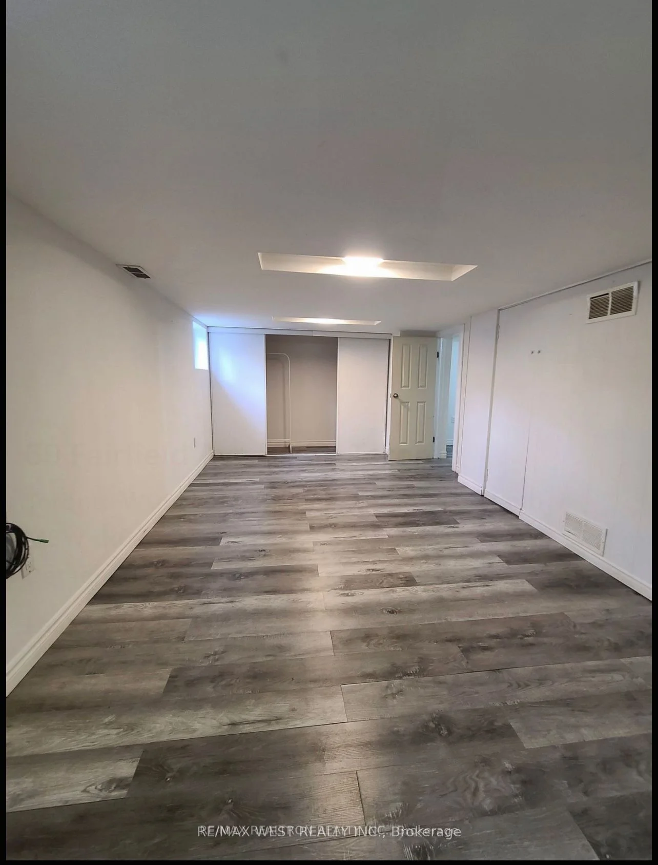59 Fairfield Avenue Basement, Toronto W06, On M8w 1r6