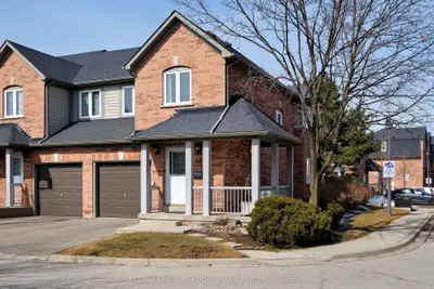 Condo Townhouse in Mississauga