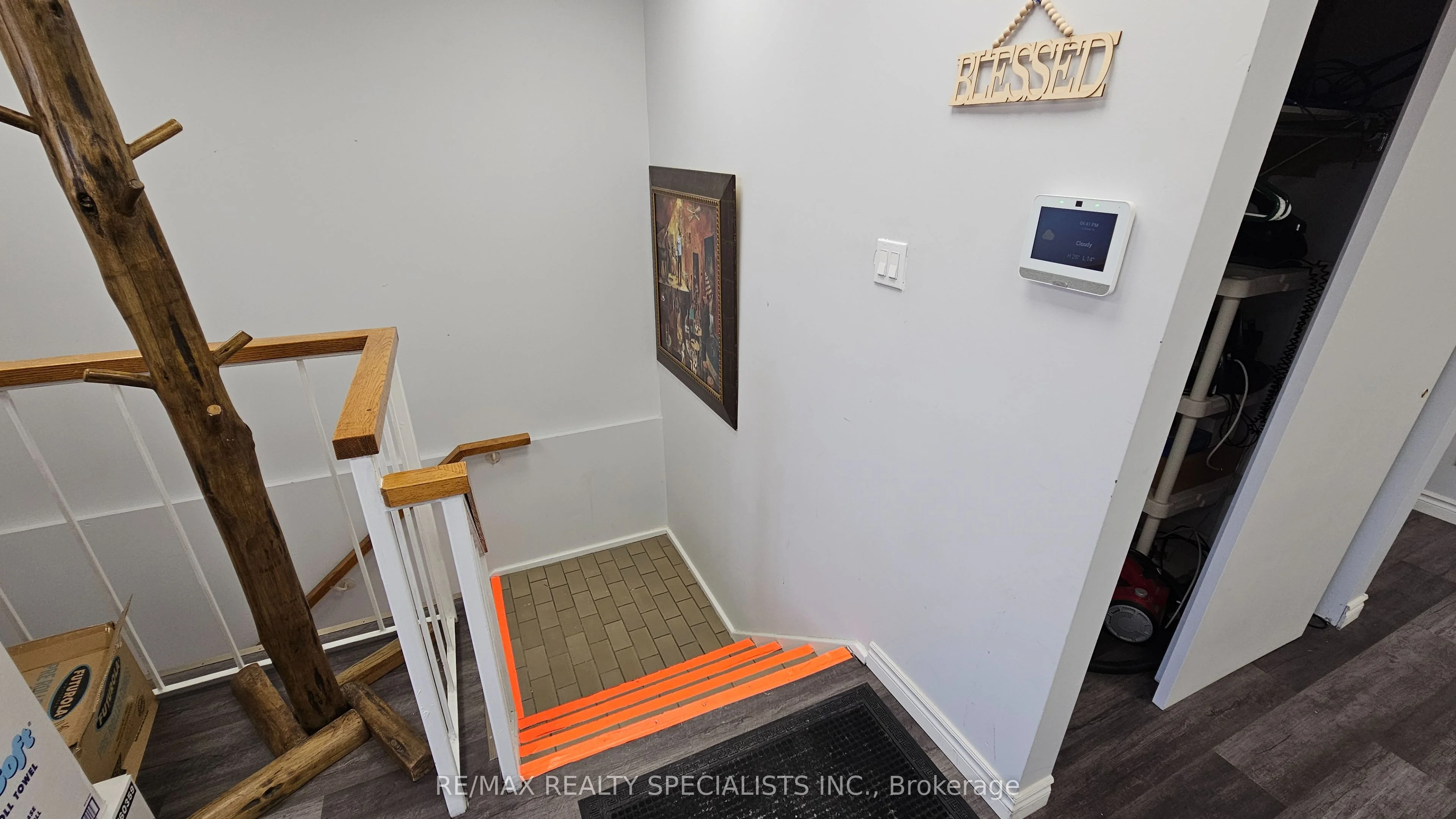 120 Traders Boulevard E 203, Mississauga, ON L4Z 2H7